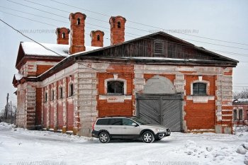 Бывший конезавод фон Дервиза в деревне Соха. Здесь разводили лошадей-тяжеловозов. Сейчас это склад.