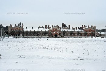 Конезавод в Старожилове. Да-да, в этом замке живут лошади!