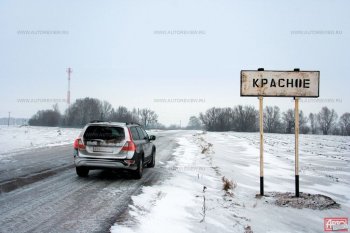 Усадьба Красное — одно из самых загадочных имений Рязанской области. За металлическим забором оно выглядит как островной замок.