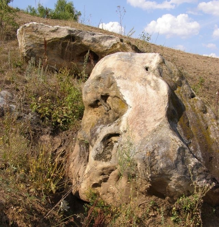 Kamennij_Kon_i_Zmej-Gorinich.jpg